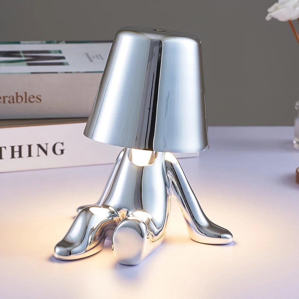 מנורת שולחן מעוצבת כאדם - Coralita